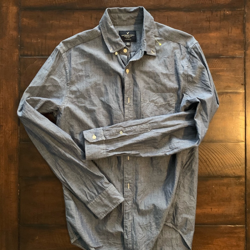 EUC AE men’s chambray oxford shirt